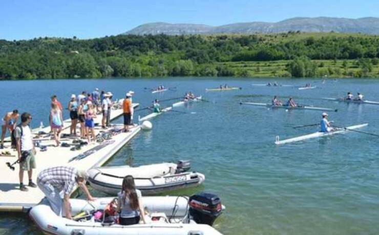 VESLAČKA REGATA NA JEZERU