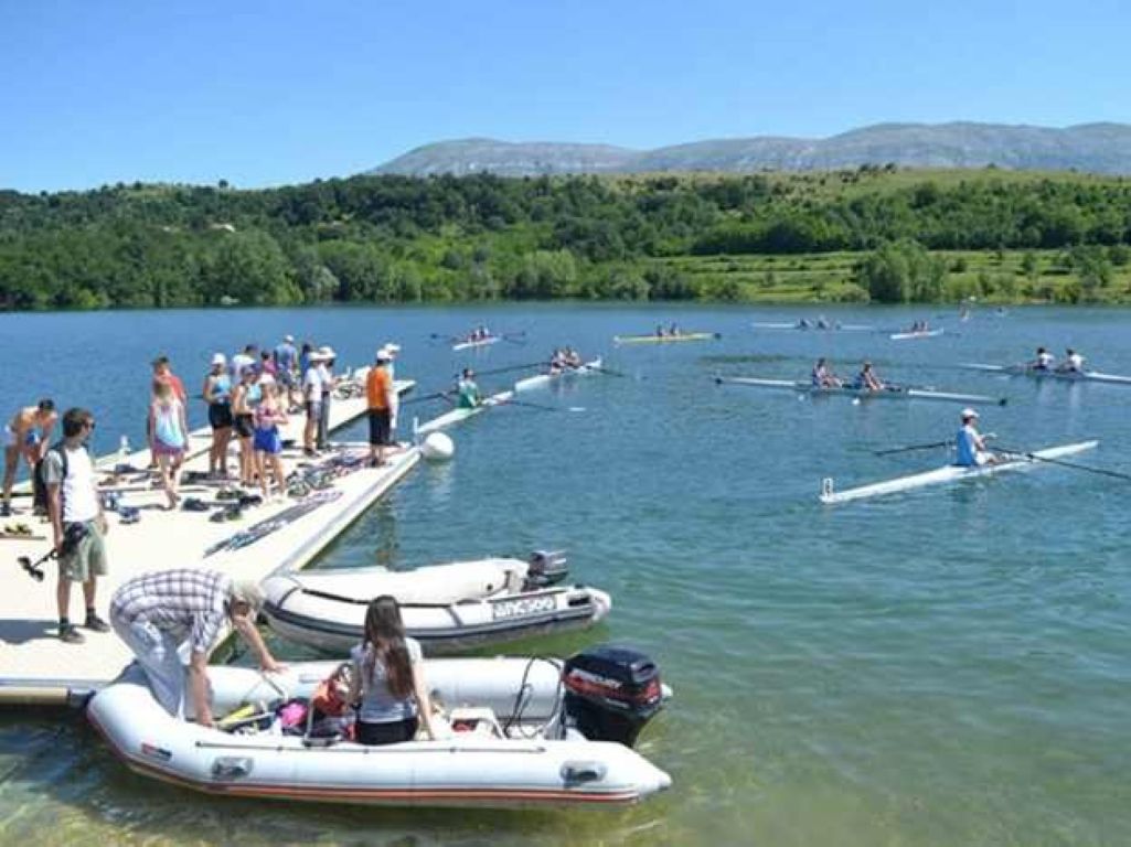 REGATA NA JEZERU